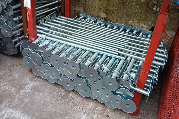 adjustable-screw-jack-with-collar