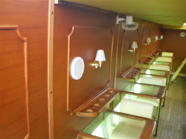 Restaurant boat | Glass bottom boat