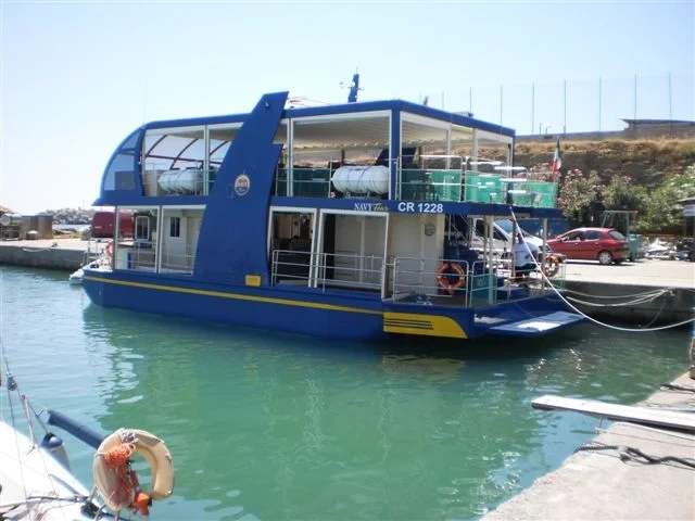 Restaurant boat | Glass bottom boat